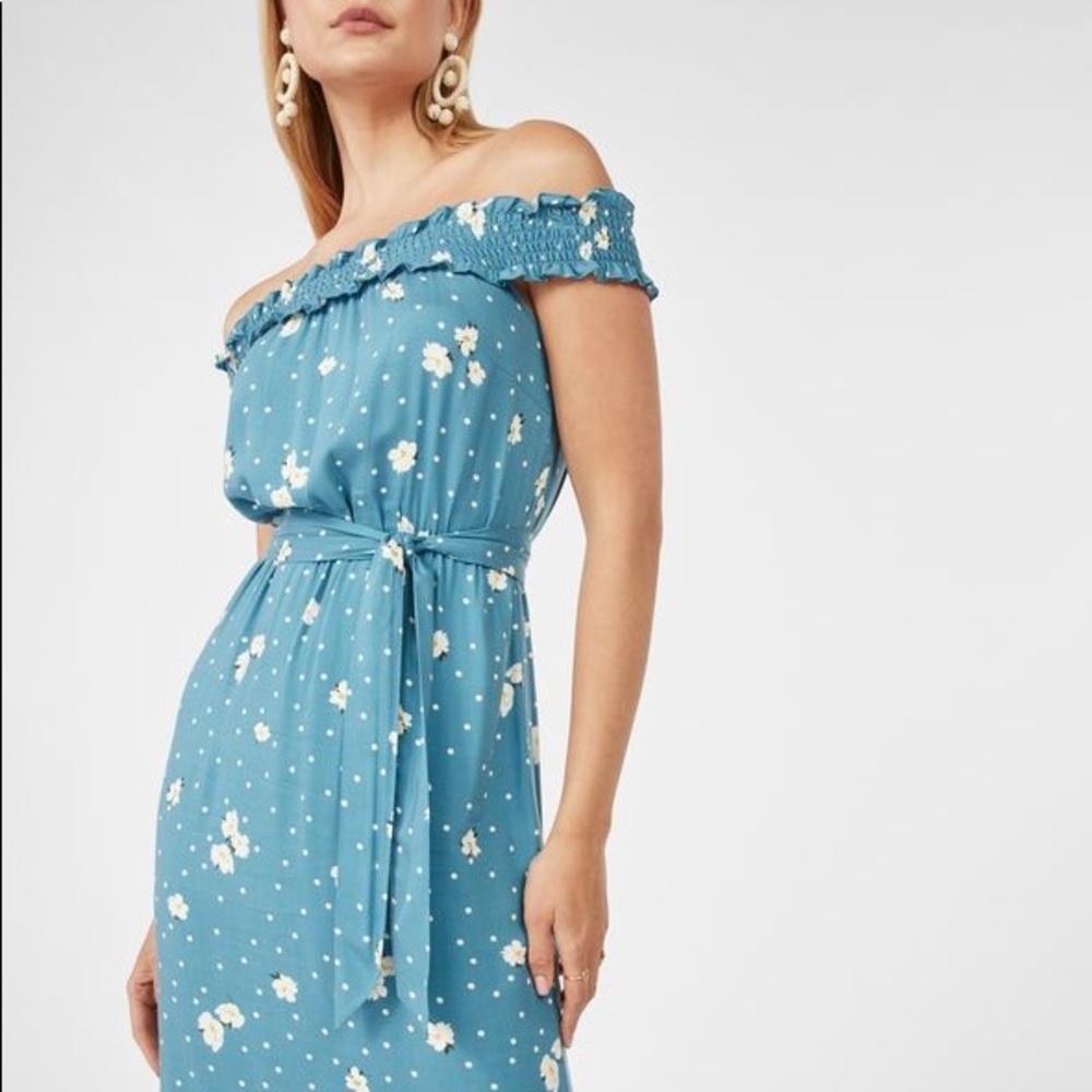 NWT 😇 Off shoulder Smocked Dress - Small